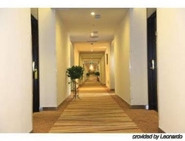 Super 8 Shuang Jing Qiao East Hotel Pekín Exterior foto